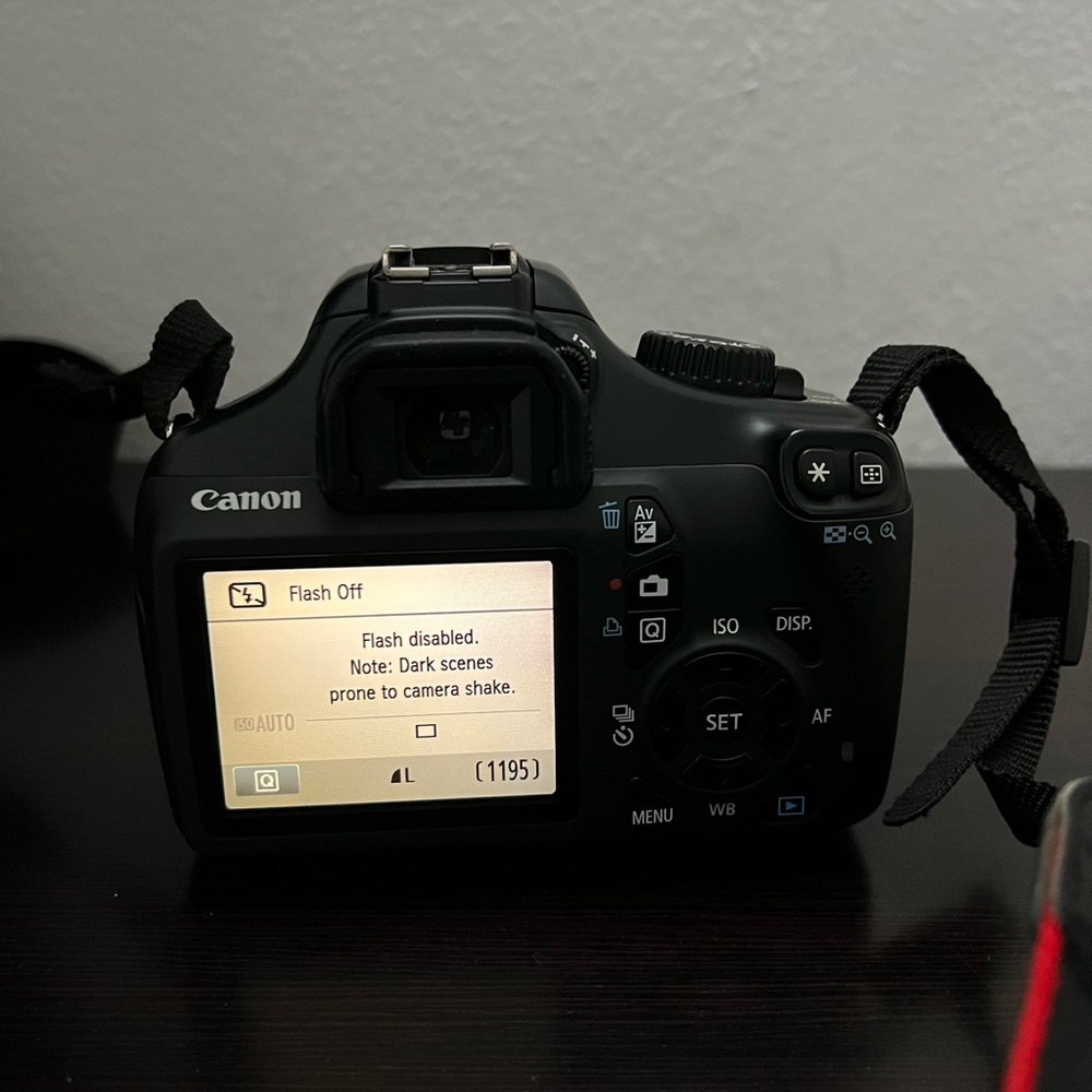 Canon EOS Rebel T3 - Picture 5 of 7